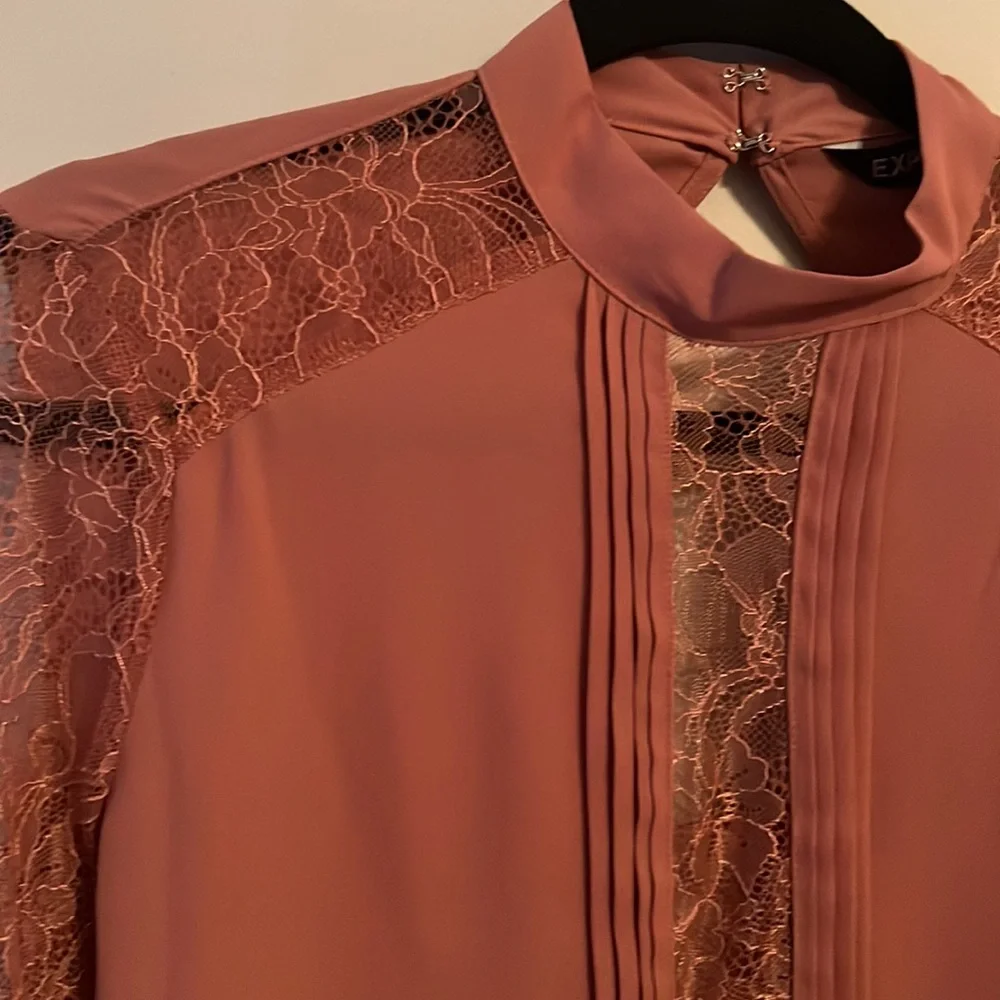 NWOT. Express Handkerchief Sleeve Lace Blouse Top Peach Pink. XS. - Picture 11 of 11